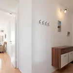Ginys Meerblick Apartment *