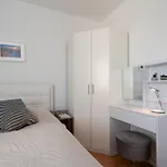 Ginys Meerblick Apartment *
